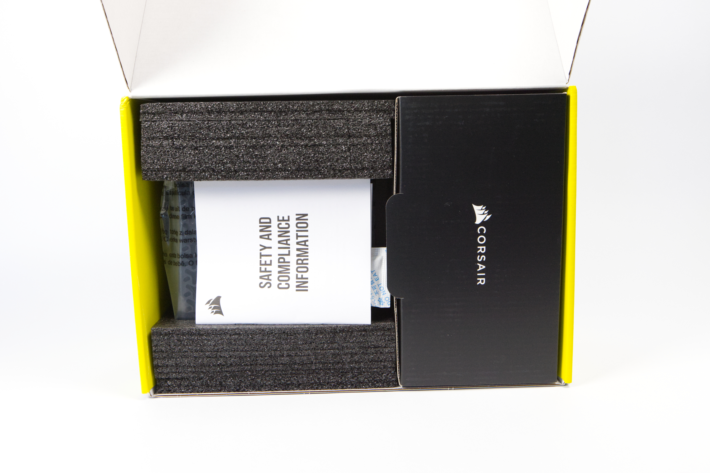 Corsair HX1000i Shift Verpackung innen Corsair HX1000i Shift Verpackung innen