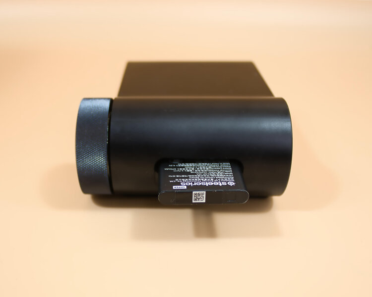SteelSeries Arctis Nova Pro Omni Batterie im Ladedock SteelSeries Arctis Nova Pro Omni Batterie im Ladedock