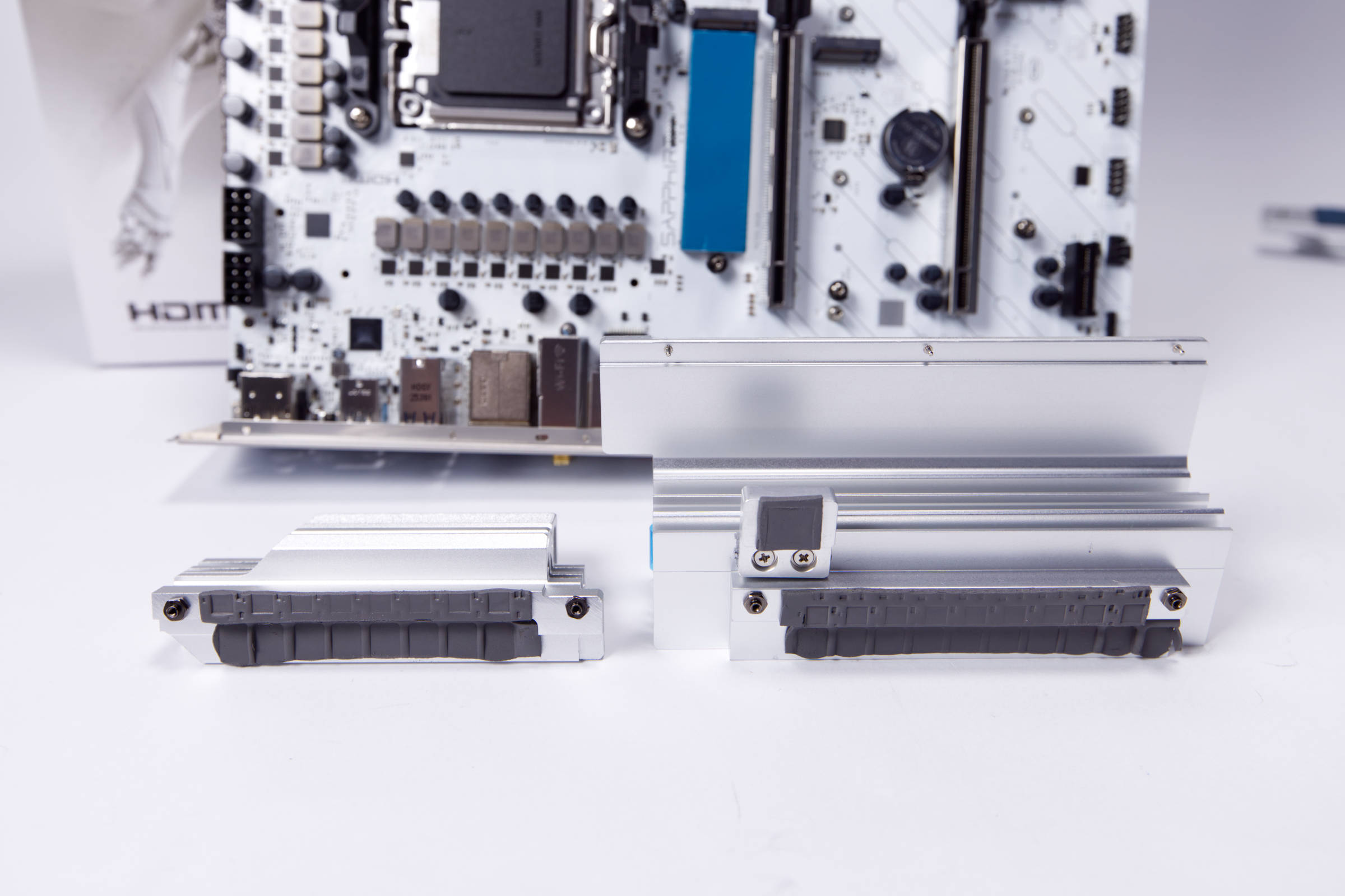 Sapphire PURE X8709A WIFI 7 Spannungsversorgungskühler