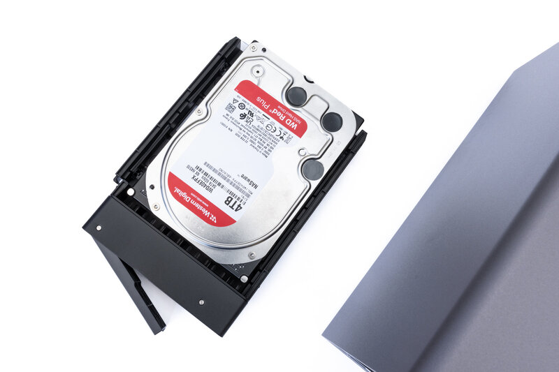 UGREEN DXP4800 Pro Tray mit eingelegter HDD UGREEN DXP4800 Pro Tray mit eingelegter HDD