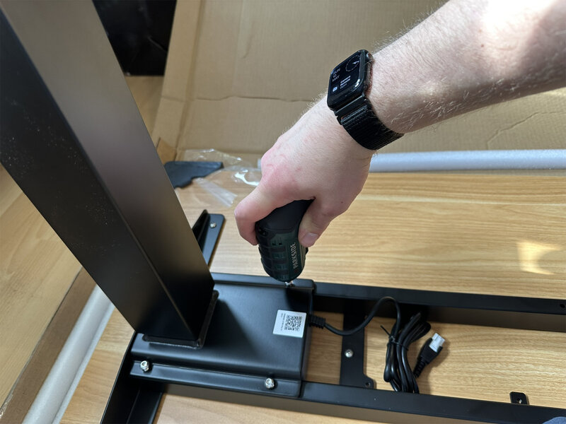Flexispot E7 Pro 2026 016 Befestigung der Hubsäulen