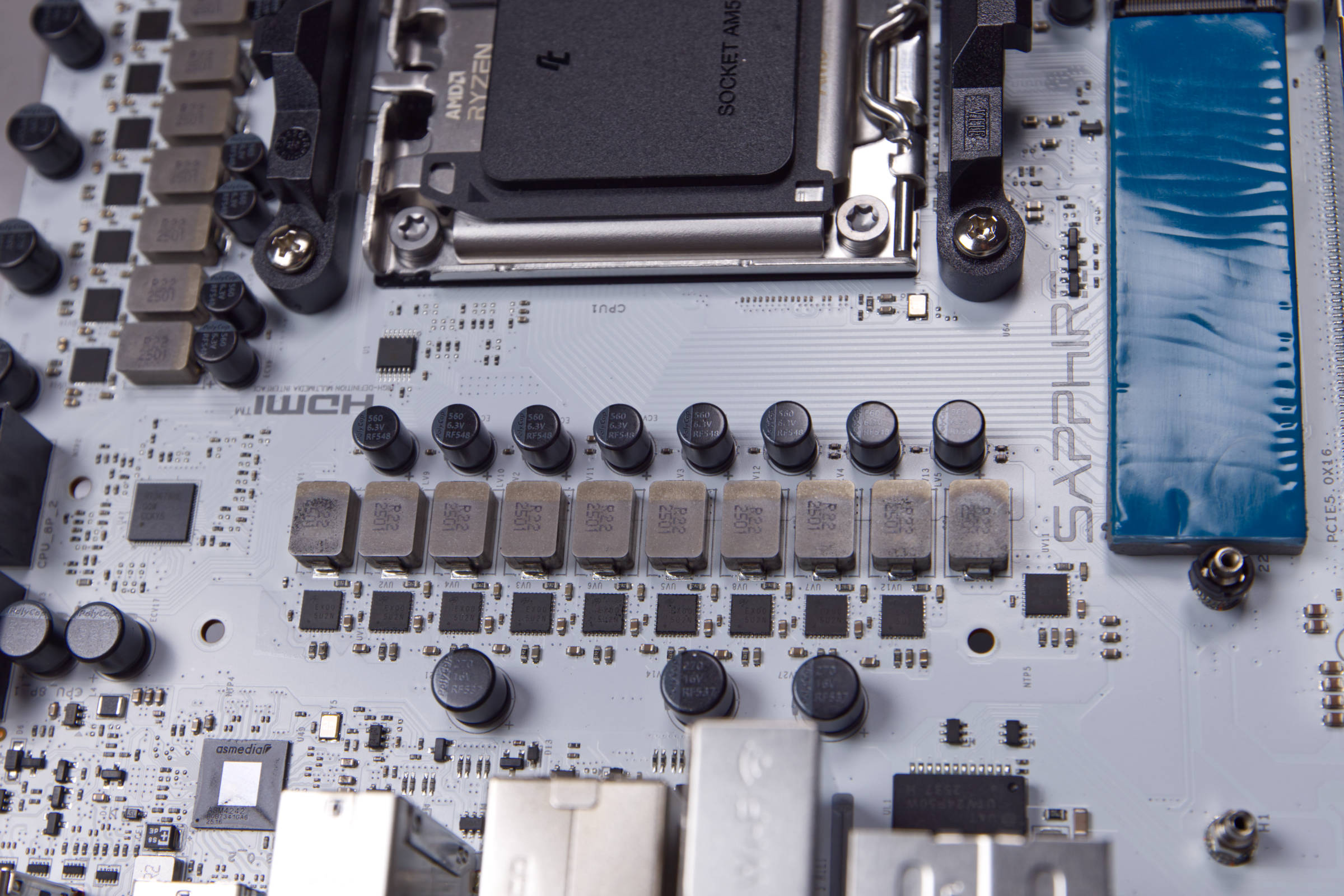 Sapphire PURE X8709A WIFI 7 seitliche VRM