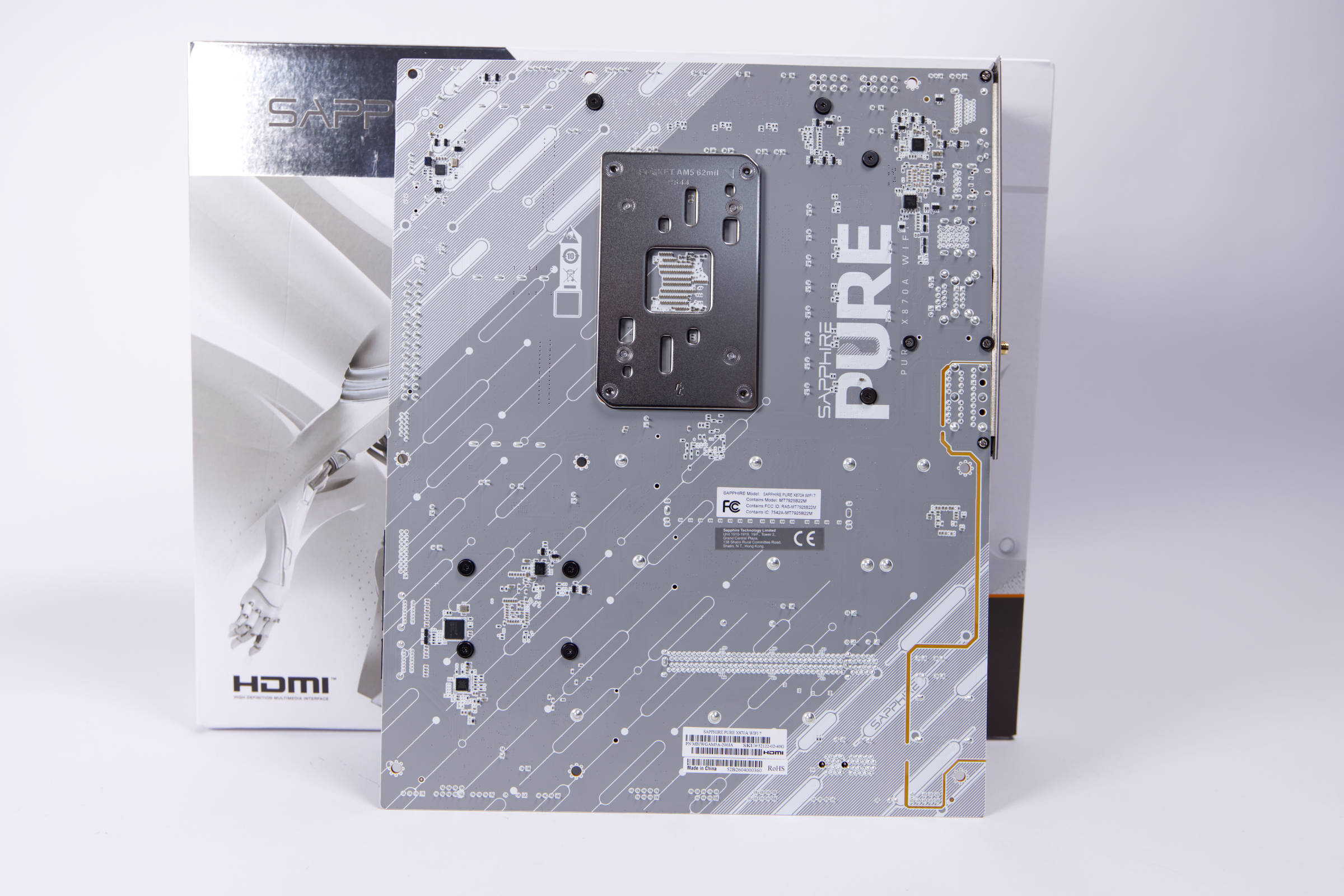 Sapphire PURE X8709A WIFI 7 Rückseite