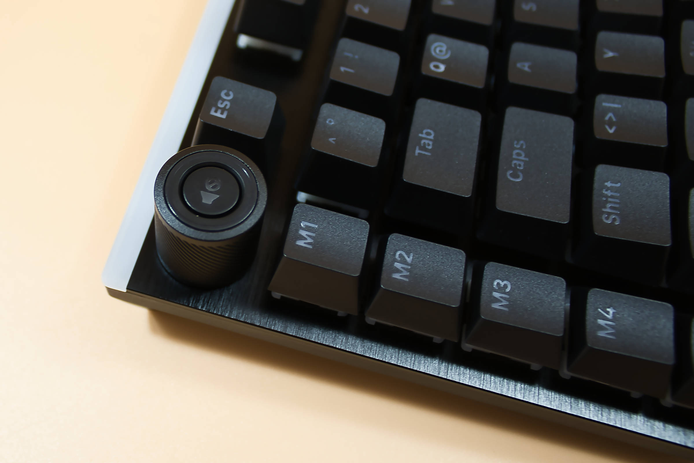 be quiet Light Mount Keyboard Detail Lautstärkeregler be quiet Light Mount Keyboard Detail Lautstärkeregler