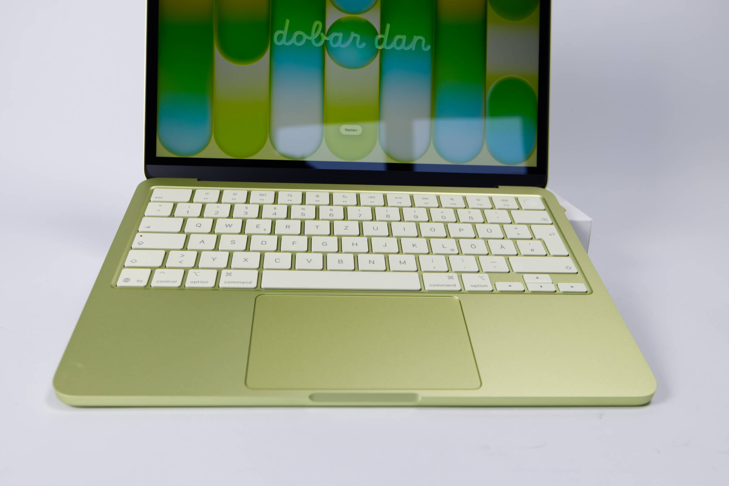 Apple MacBook Neo Tastatur und Trackpad