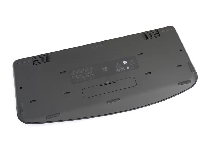 Logitech Signature Comfort Plus Combo MK880 Tastatur K880 Rückseite