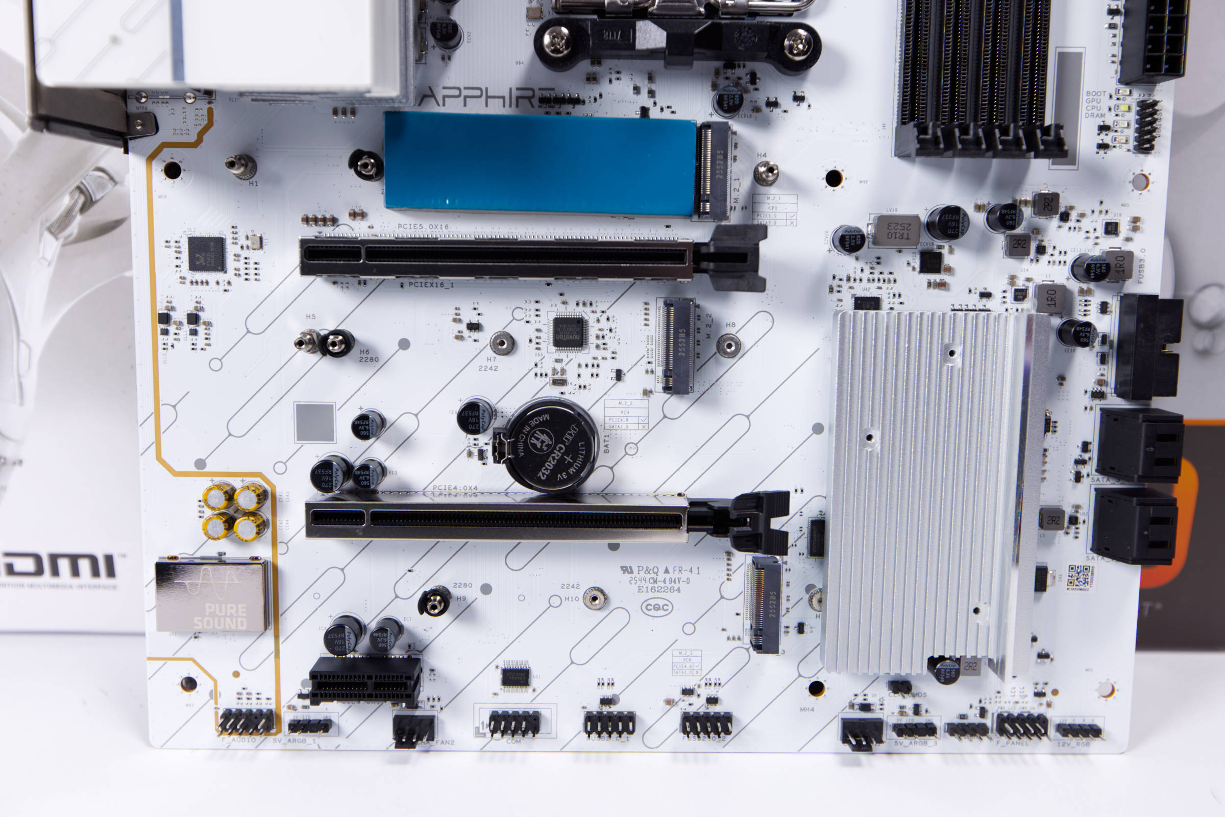 Sapphire PURE X8709A WIFI 7 PCIe und NVMe