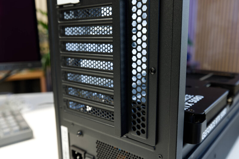 NZXT S5 RGB PCIe Blenden NZXT S5 RGB PCIe Blenden