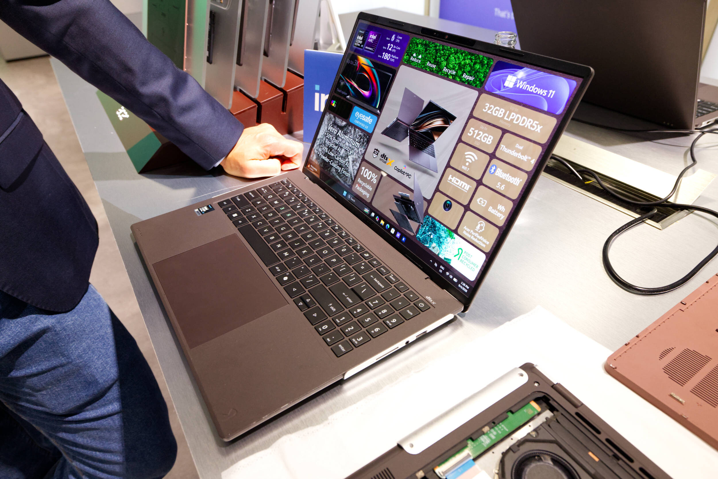 Acer Vero 16 Seite  Bild © PCMasters.de