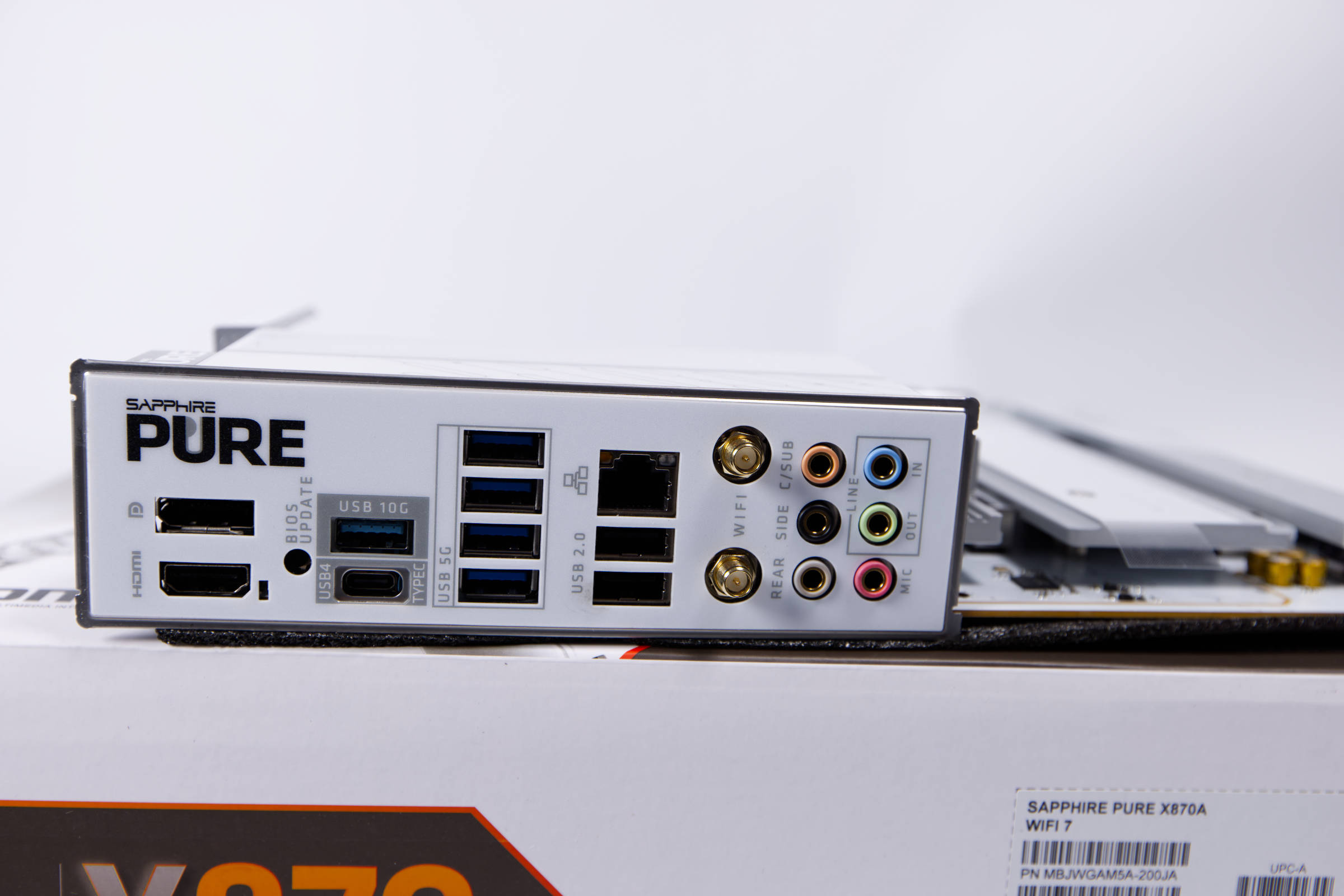 Sapphire PURE X8709A WIFI 7 IO Blende Ports