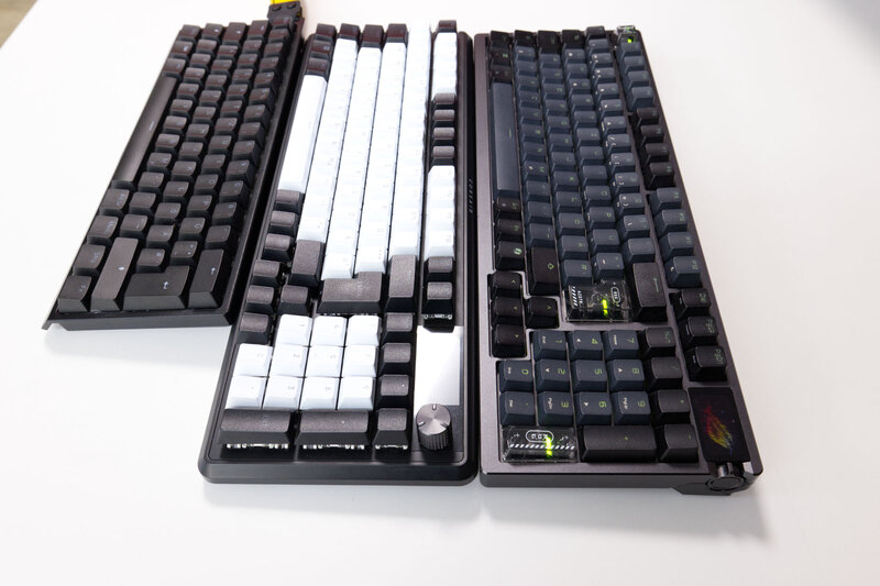 ASUS ROG Azoth 96 HE Größenvergleich 2 ASUS ROG Azoth 96 HE Größenvergleich 2