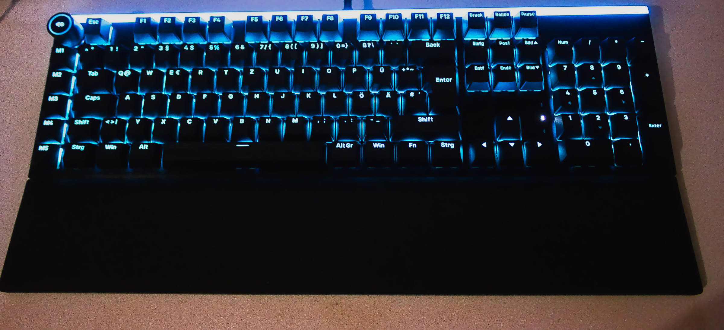 be quiet Light Mount Keyboard blau beleuchtet be quiet Light Mount Keyboard blau beleuchtet