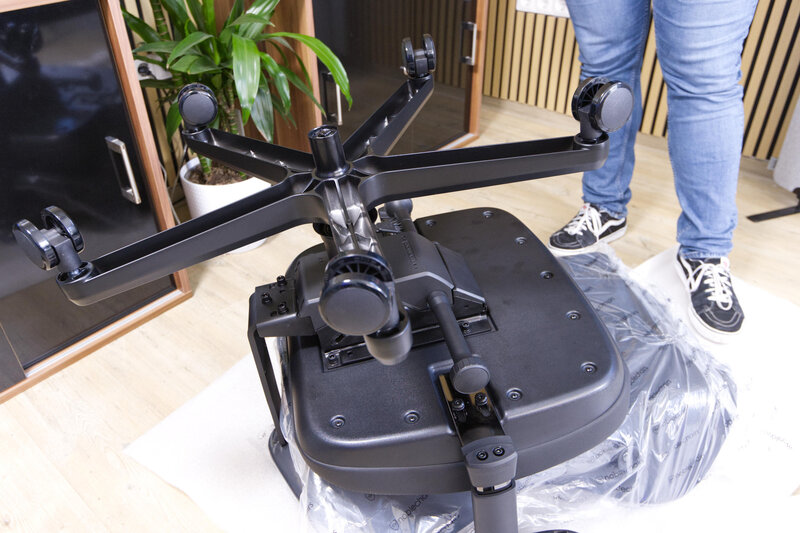 noblechairs AURA - Aufbau Unterbau nach etwas anderem Prinzip noblechairs AURA - Aufbau Unterbau nach etwas anderem Prinzip