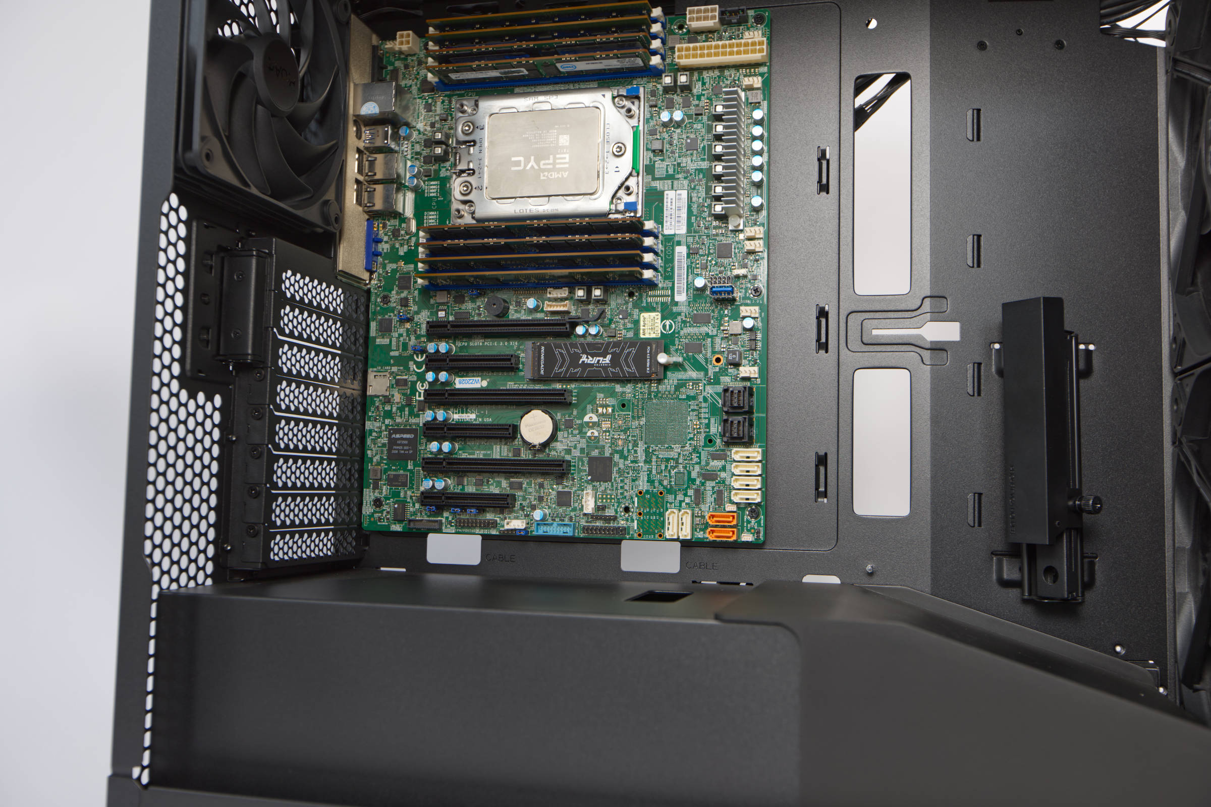 ASUS ProArt PA602 Wood Edition mit ATX Board