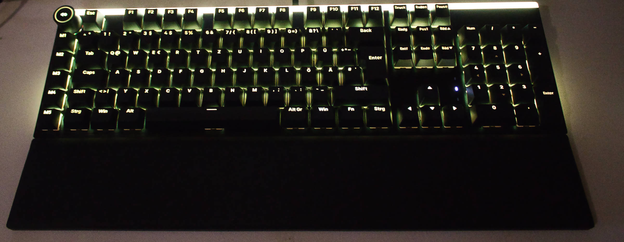 be quiet Light Mount Keyboard gelb beleuchtet be quiet Light Mount Keyboard gelb beleuchtet