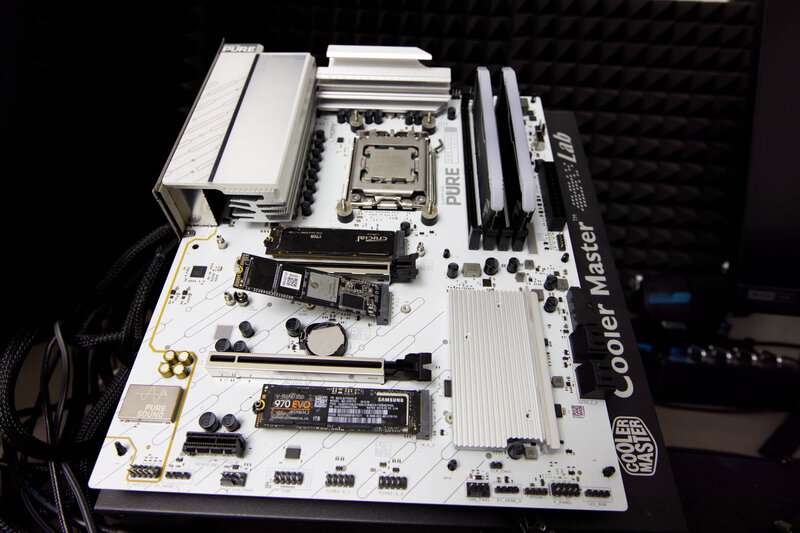 Sapphire PURE X8709A NVMe Slots Sapphire PURE X8709A NVMe Slots