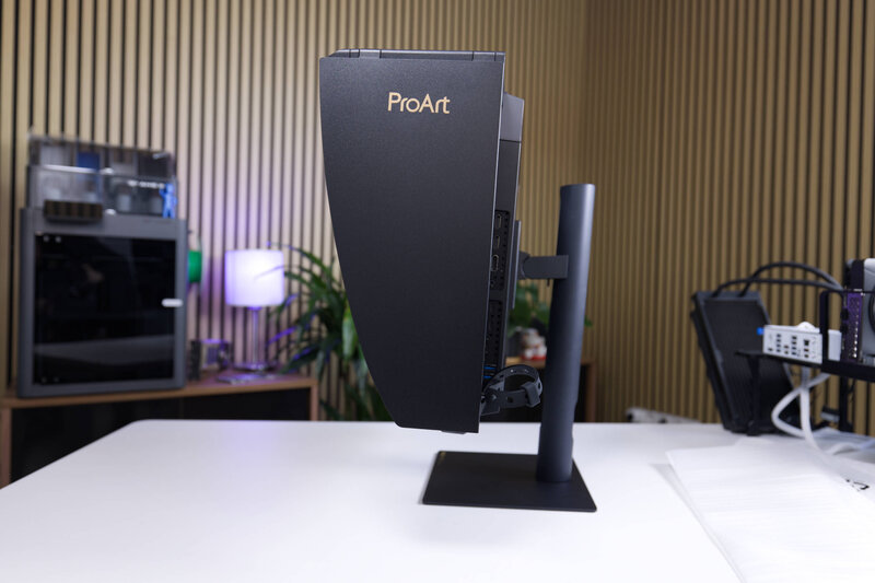 ASUS ProArt Display OLED PA27USD Lichtschutzhaube Seite ASUS ProArt Display OLED PA27USD Lichtschutzhaube Seite