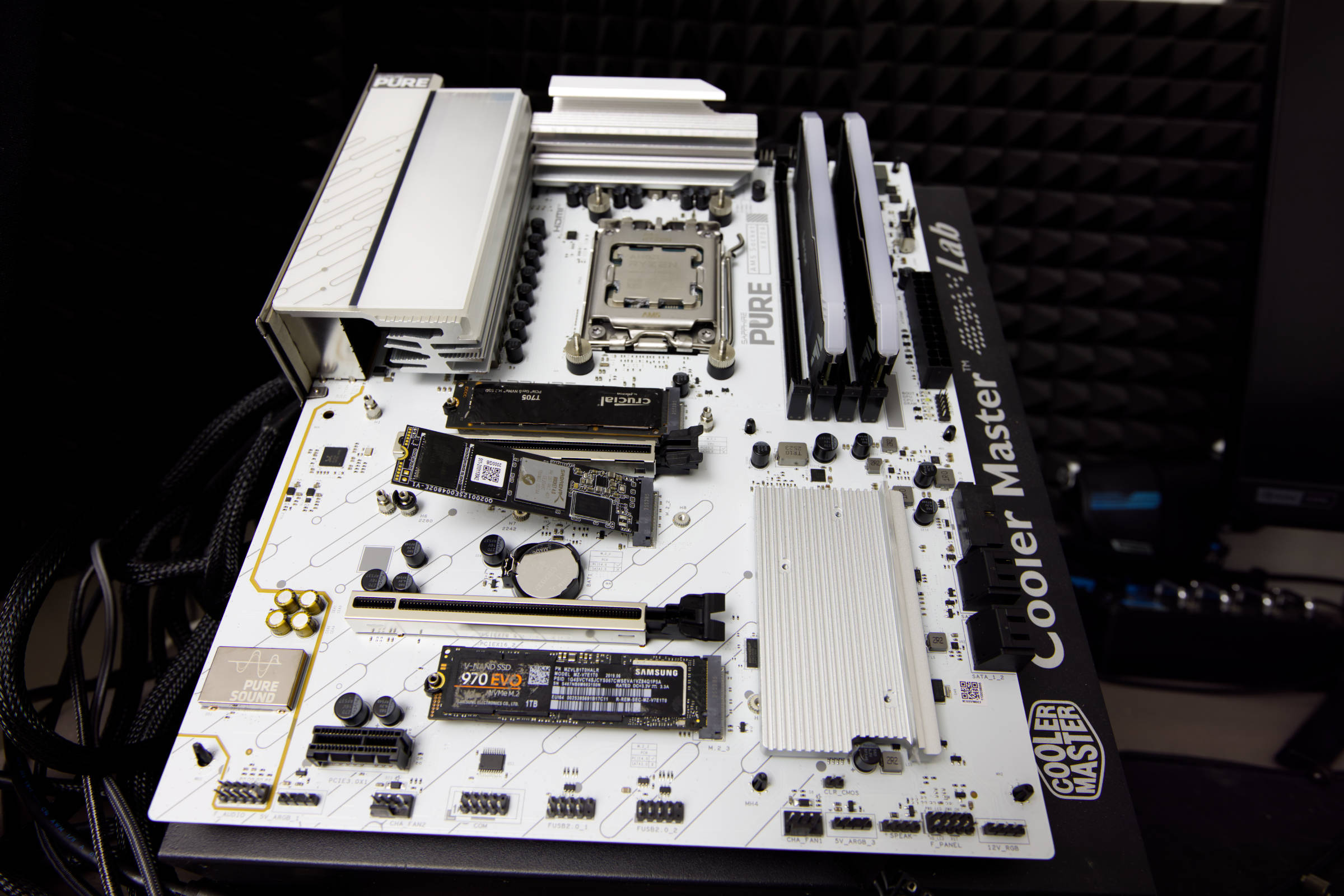 Sapphire PURE X8709A NVMe Slots