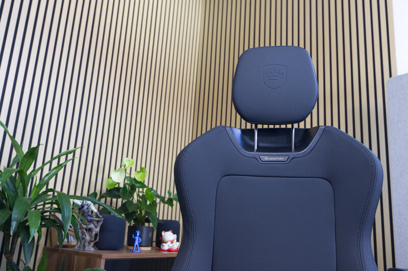 noblechairs AURA - Aufbau Kopfstütze noblechairs AURA - Aufbau Kopfstütze