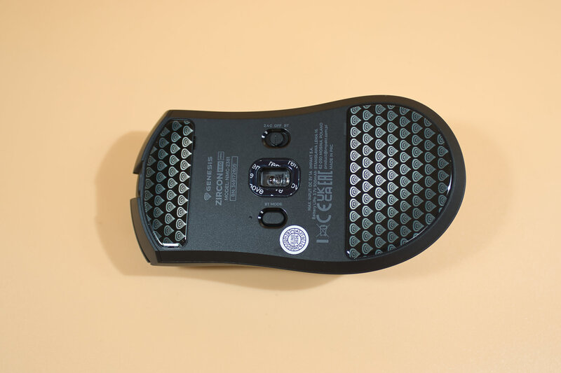 GENESIS ZIRCON 880 PRO Unterseite GENESIS ZIRCON 880 PRO Unterseite
