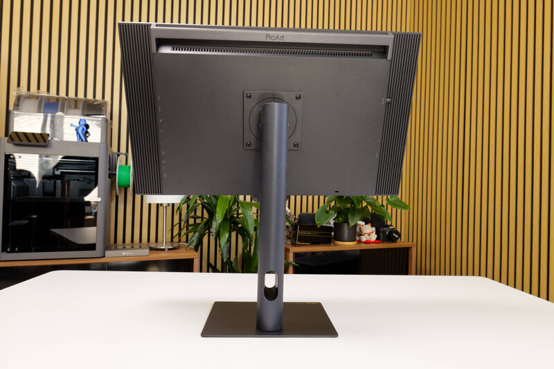 ASUS ProArt Display OLED PA27USD Hochgestellt ASUS ProArt Display OLED PA27USD Hochgestellt