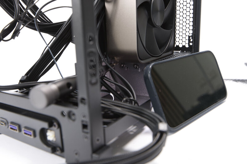 NZXT H2 Flow Schrauben schwer zugänglich NZXT H2 Flow Schrauben schwer zugänglich