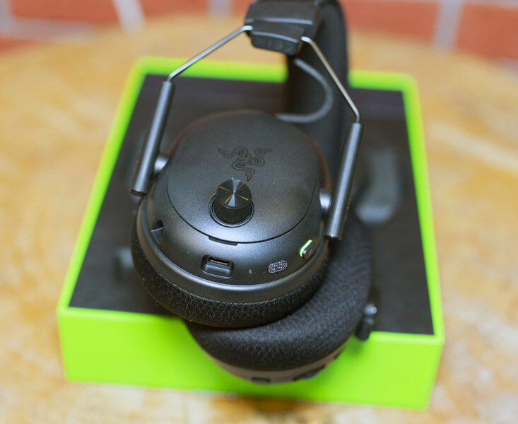 Razer BlackShark V3 Pro Design mit Steuerung Razer BlackShark V3 Pro Design mit Steuerung