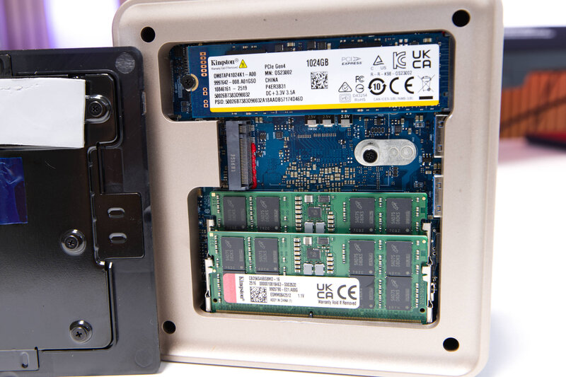 Sapphire EDGE AI RAM und SSD