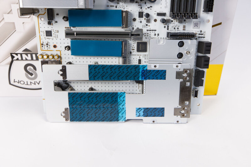 Sapphire Nitro X870EA PhantomLink Polar NVMe Kühler 2 Sapphire Nitro X870EA PhantomLink Polar NVMe Kühler 2