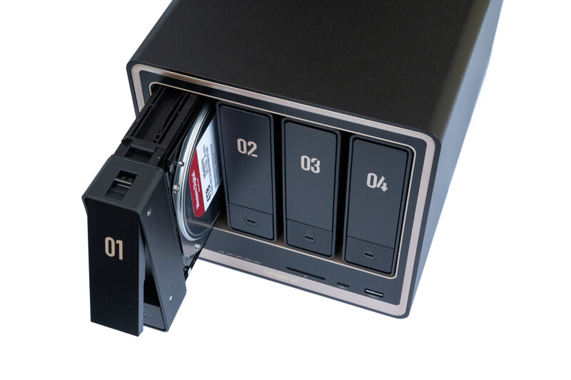 UGREEN DXP4800 GT Tray mit eingebauter HDD