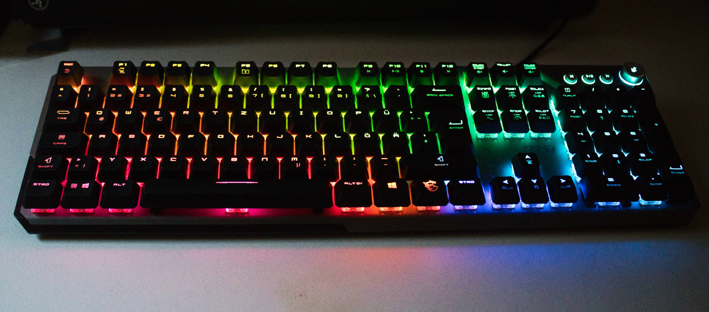 MSI Strike 600 RGB Regenbogen