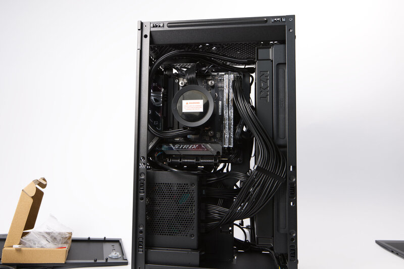 NZXT H2 Flow Kabelmanagement andere Seite NZXT H2 Flow Kabelmanagement andere Seite