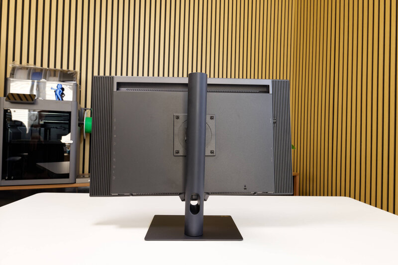 ASUS ProArt Display OLED PA27USD runtergefahren ASUS ProArt Display OLED PA27USD runtergefahren