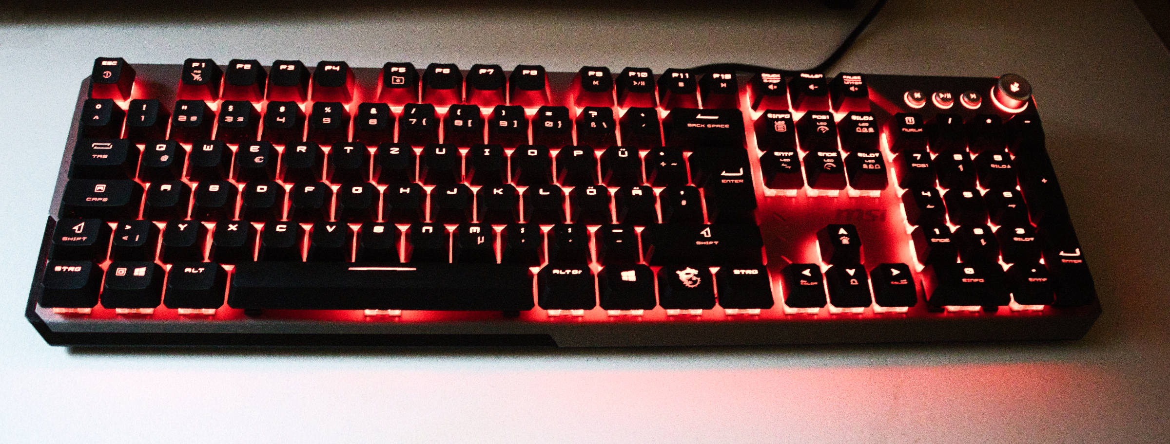 MSI Strike 600 Farbe Rot