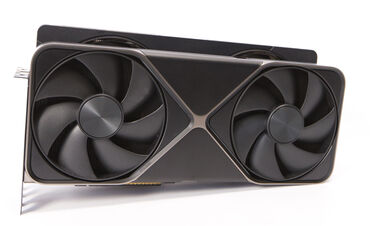 PNY GeForce RTX 5080 SLIM OC Größenvergleich PNY GeForce RTX 5080 SLIM OC Größenvergleich