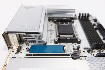 Sapphire Nitro X870EA PhantomLink Polar NVMe 1 Wärmeleitpaste Sapphire Nitro X870EA PhantomLink Polar NVMe 1 Wärmeleitpaste