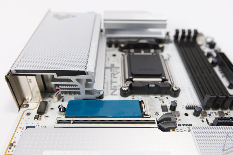 Sapphire Nitro X870EA PhantomLink Polar NVMe 1 Wärmeleitpaste Sapphire Nitro X870EA PhantomLink Polar NVMe 1 Wärmeleitpaste