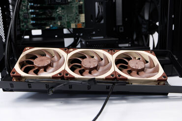 ASUS ProArt PA602 Wood Edition Radiatormontage oben