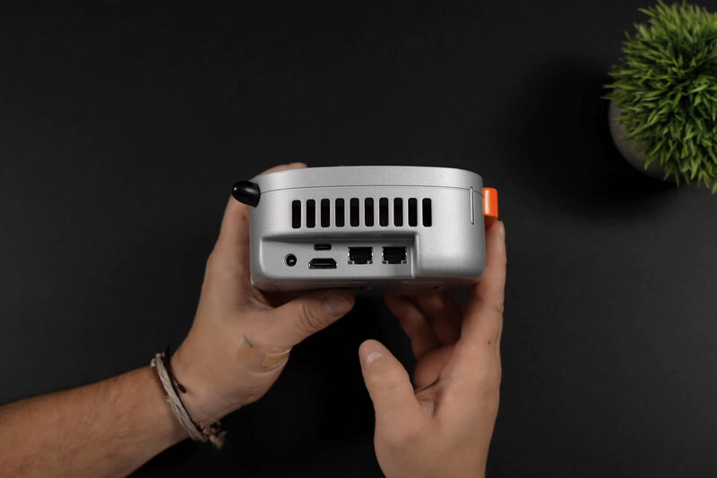 Piston V Mini PC Ports