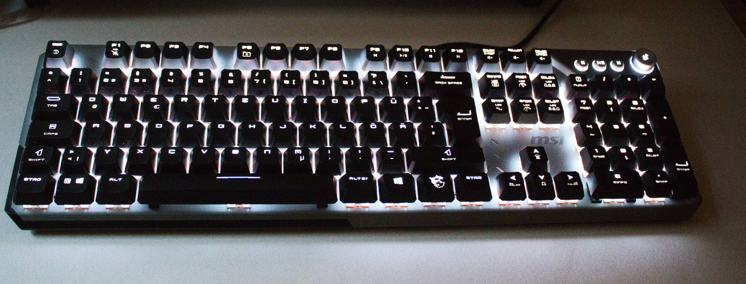 MSI Strike 600 Weiße Beleuchtung