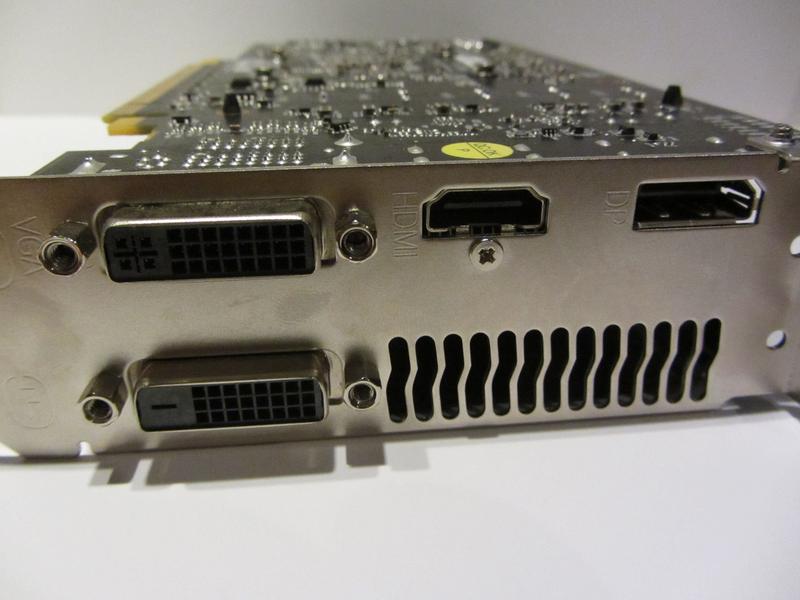 PowerColor AMD Radeon R9 285 Turbo Duo OC (Anschlüsse liegend) PowerColor AMD Radeon R9 285 Turbo Duo OC (Anschlüsse liegend)