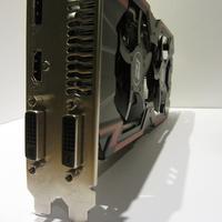 PowerColor AMD Radeon R9 285 Turbo Duo OC (Anschlüsse stehend)