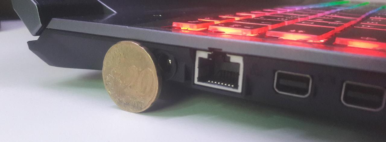 Thunderobot ST Plus HDE Aufgeklappt, Vergleich mit 20 Cent Münze  Bild © PCMasters.de