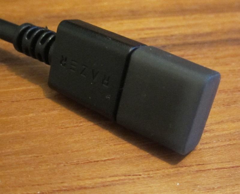 Razer Blackwidow UIltimate USB-Anschluss-Cover  Bild © PCMasters.de