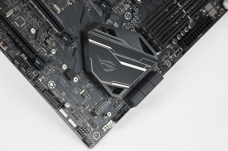 ASUS ROG Crosshair VII Hero M.2 und I/O ASUS ROG Crosshair VII Hero M.2 und I/O