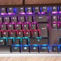 SteelSeries Apex 5 im Test: Die Speerspitze der Mittelklasse-Tastaturen für Gamer