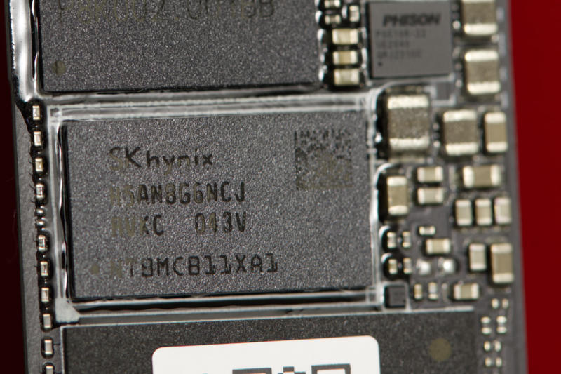 Sabrent Rocket 4 PLUS SK-Hynix H5AN8G6NCJR-VKC Sabrent Rocket 4 PLUS SK-Hynix H5AN8G6NCJR-VKC