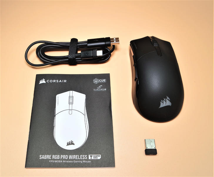 CORSAIR SABRE RGB PRO WIRELESS Lieferumfang CORSAIR SABRE RGB PRO WIRELESS Lieferumfang