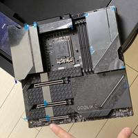 MSI MEG Z690 GODLIKE Motherboard aufgetaucht