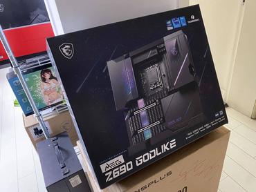 MSI MEG Z690 GODLIKE Motherboard